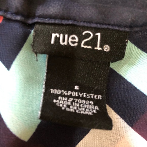 Airy sleeveless blouse - Picture 2 of 4